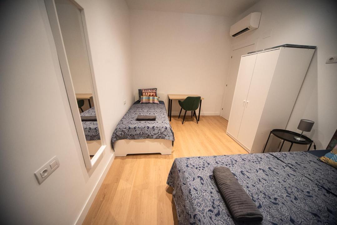 By Universitat Private Rooms Βαρκελώνη Εξωτερικό φωτογραφία