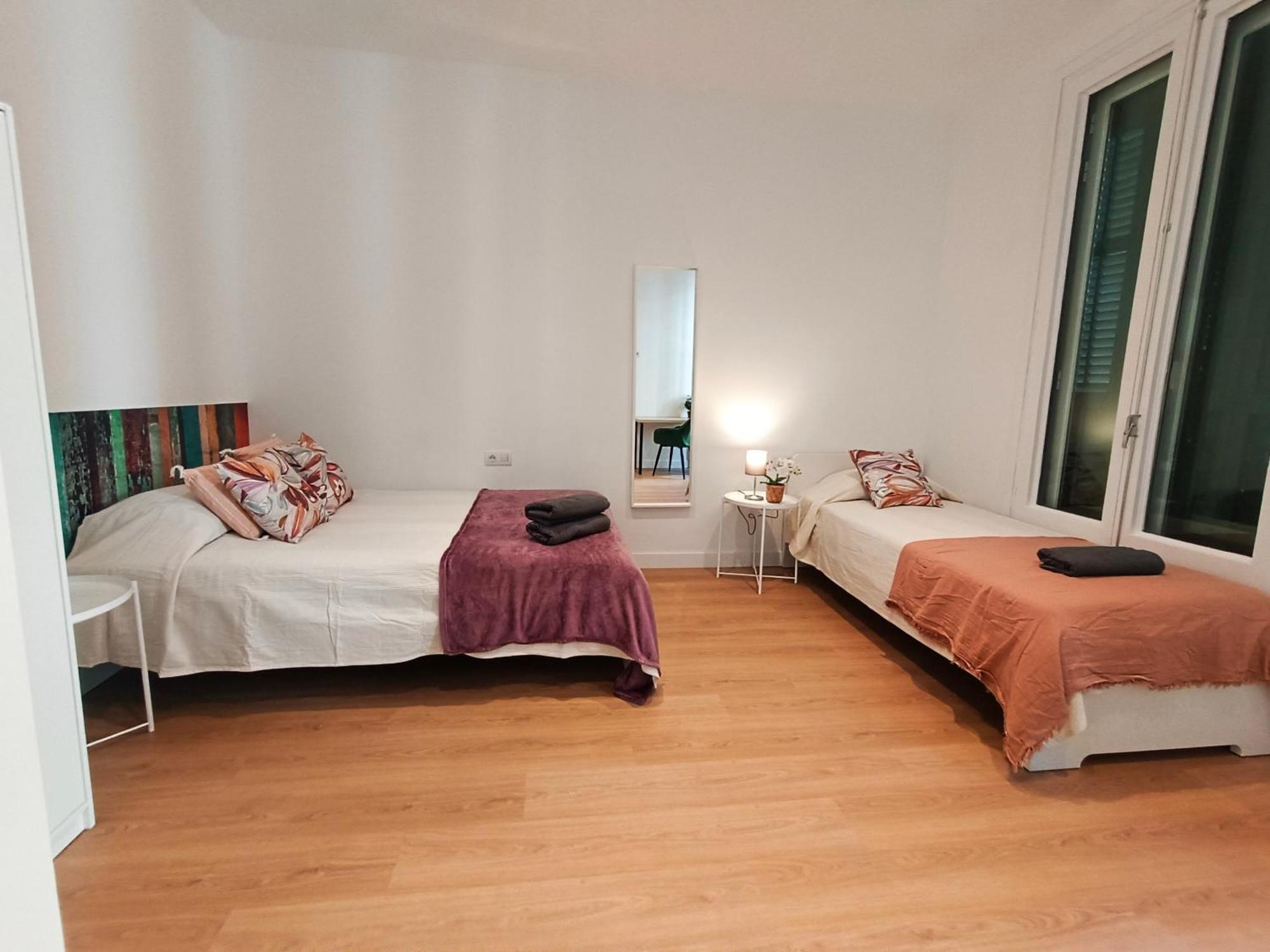 By Universitat Private Rooms Βαρκελώνη Εξωτερικό φωτογραφία