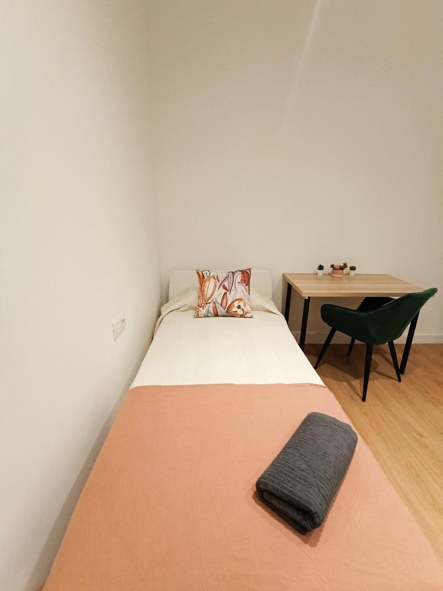 By Universitat Private Rooms Βαρκελώνη Εξωτερικό φωτογραφία